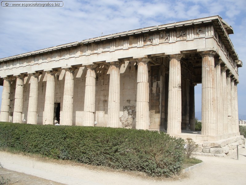 Columnatas del templo Teseion