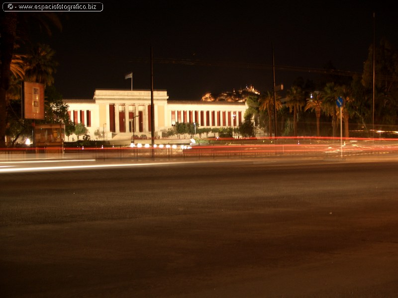 Parlamento de Grecia nocturna