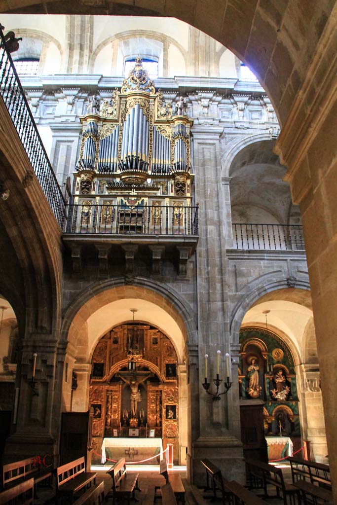detalle del organo de la Iglesia de Santa María en Lourenza