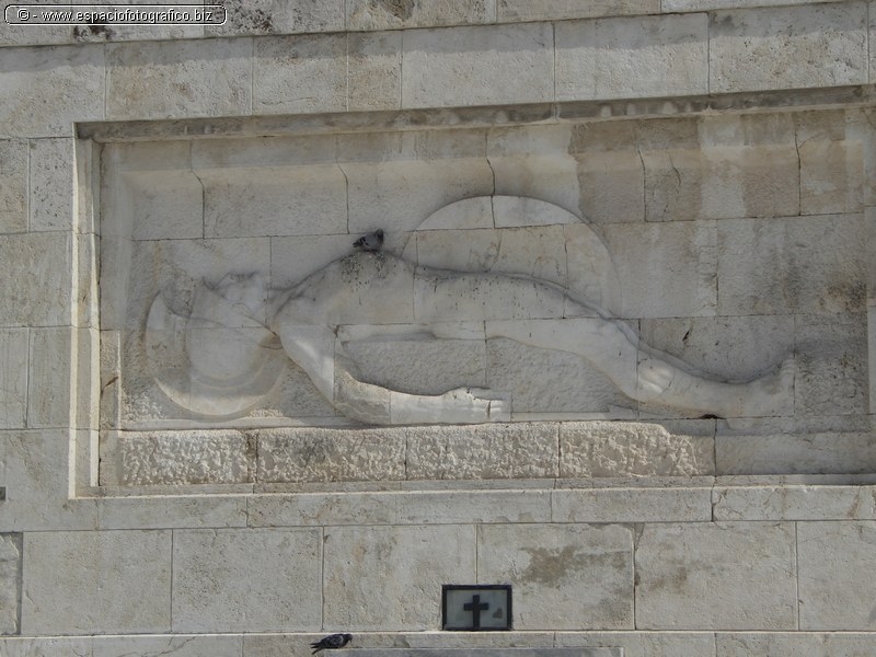 Monumento al soldado desconocido en el Parlamento de Grecia