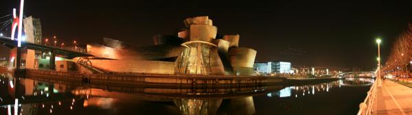 Panoramica del Guggenheim de noche