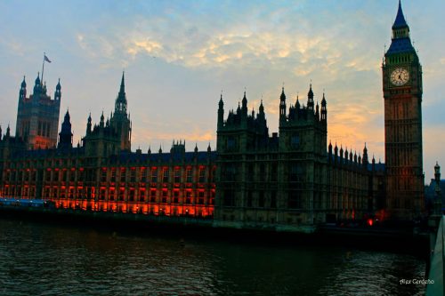 Vista de la Torra de Londres y el parlamento